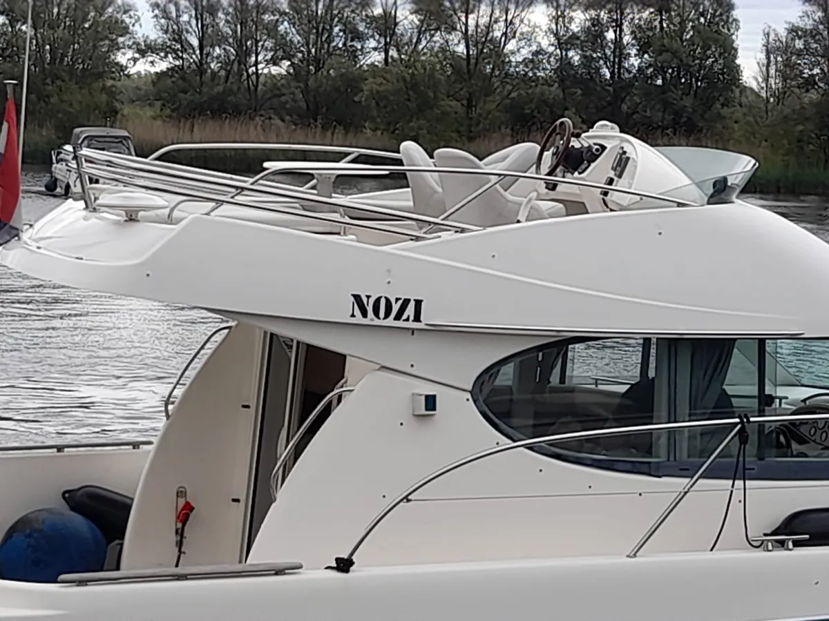 Polyester Motorboot Jeanneau Prestige 32