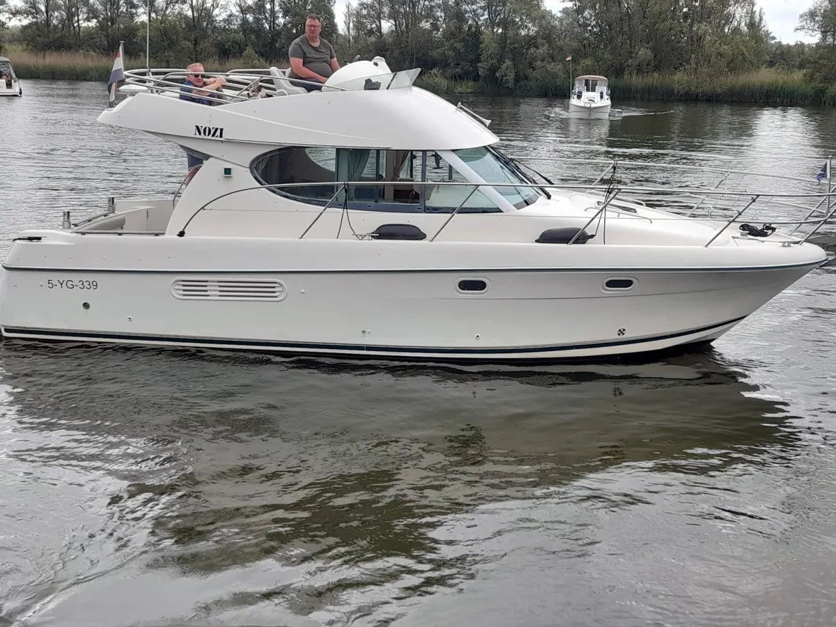 Polyester Motorboot Jeanneau Prestige 32