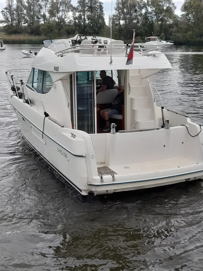 Polyester Motorboot Jeanneau Prestige 32