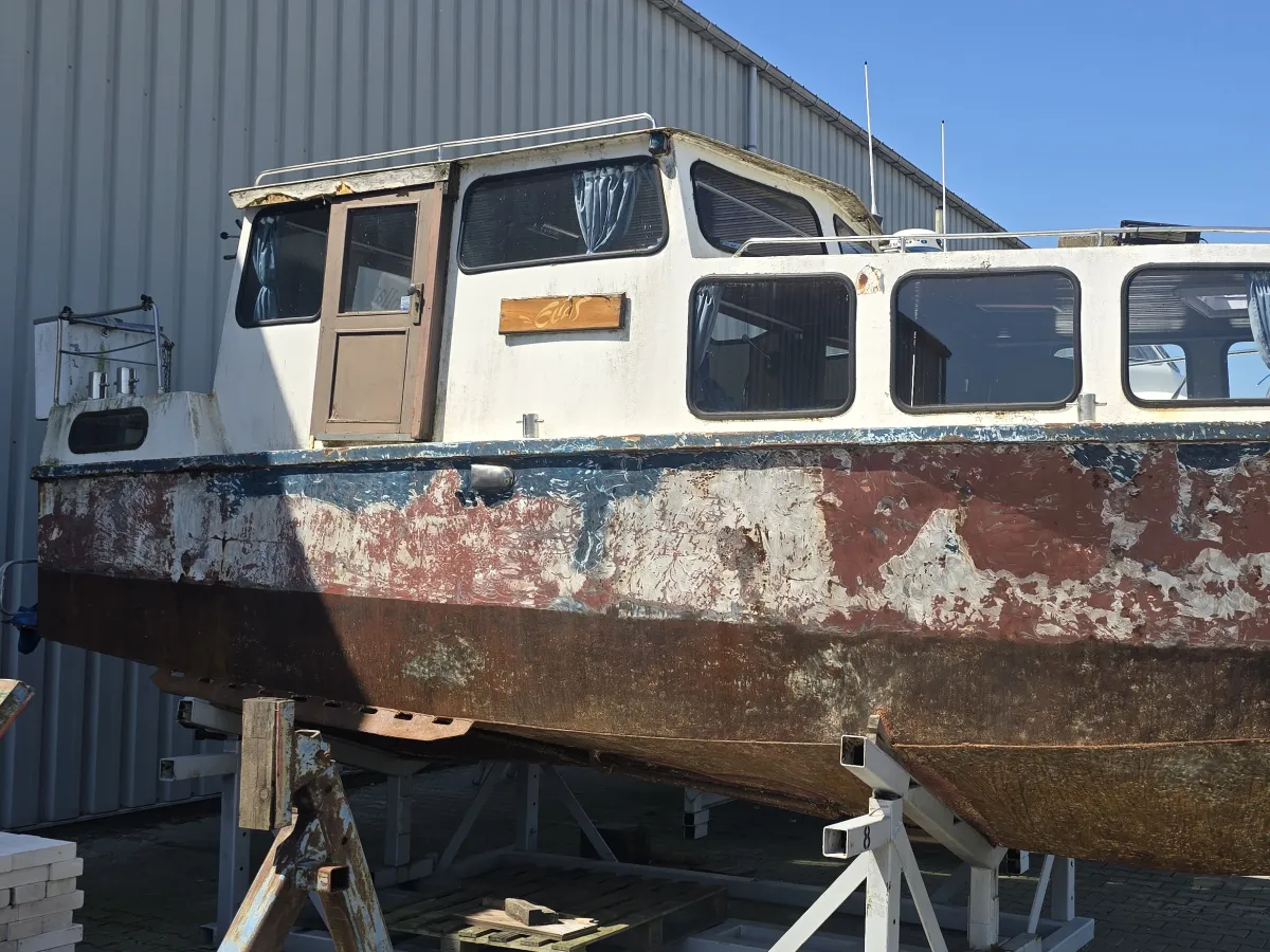 Steel Budgetboat Motor cruiser 900