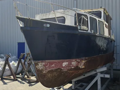 Motor cruiser 900