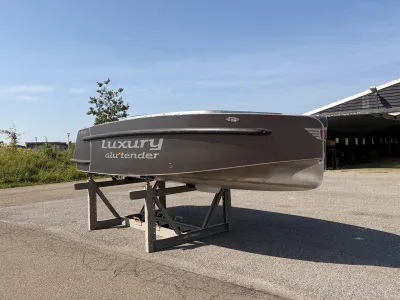 Luxury Alu tender 65