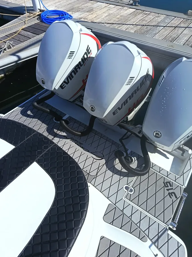 Polyester Schnellboot Crownline 315 SCR