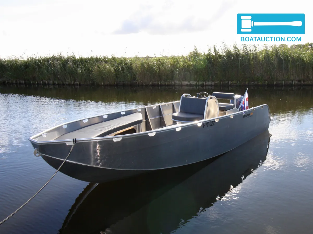 Thumbnail - Defender 550
