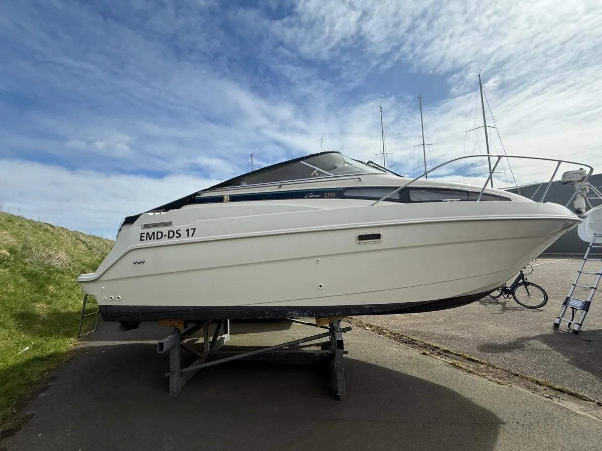Polyester Speedboot Bayliner 2355