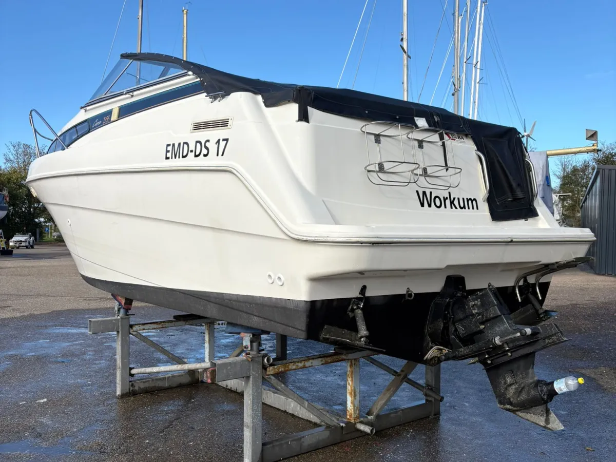 Polyester Speedboot Bayliner 2355