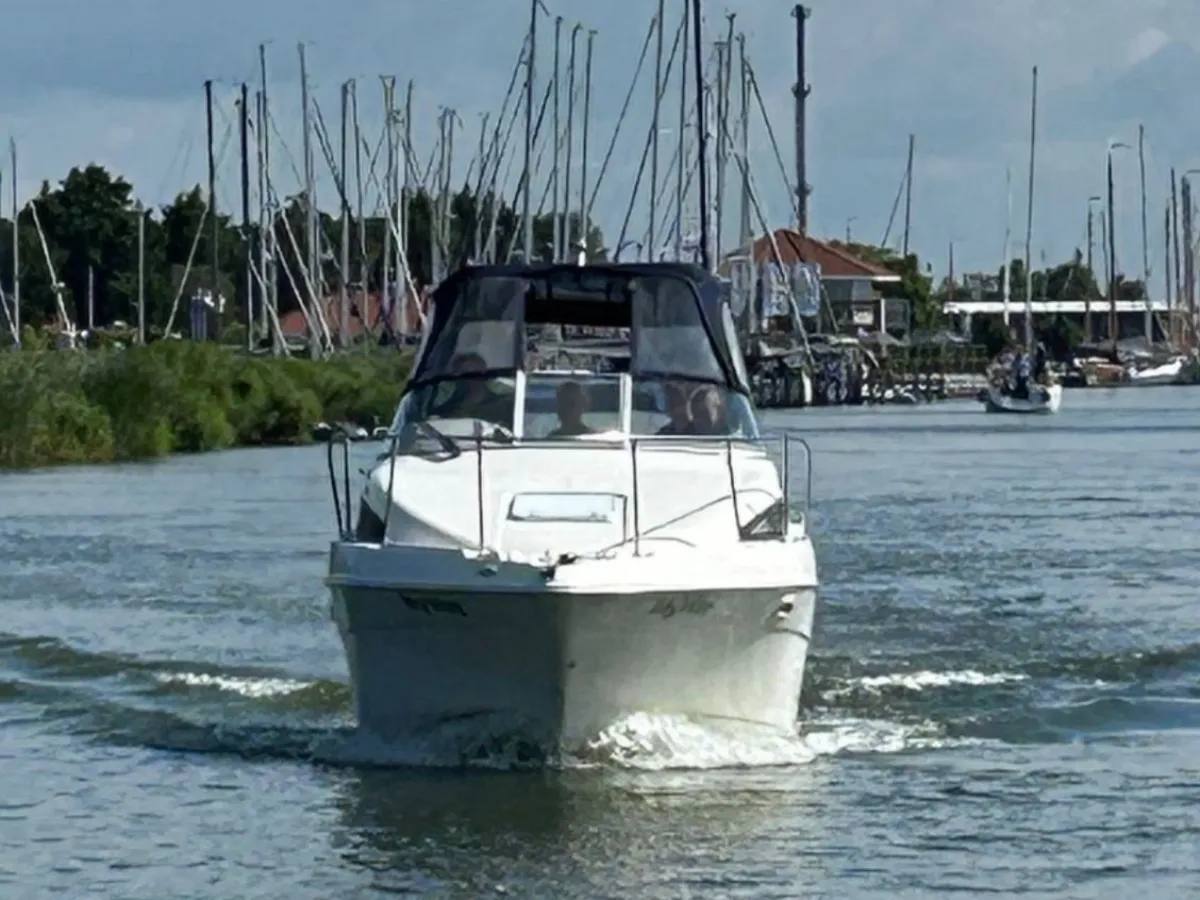 Polyester Speedboot Bayliner 2355