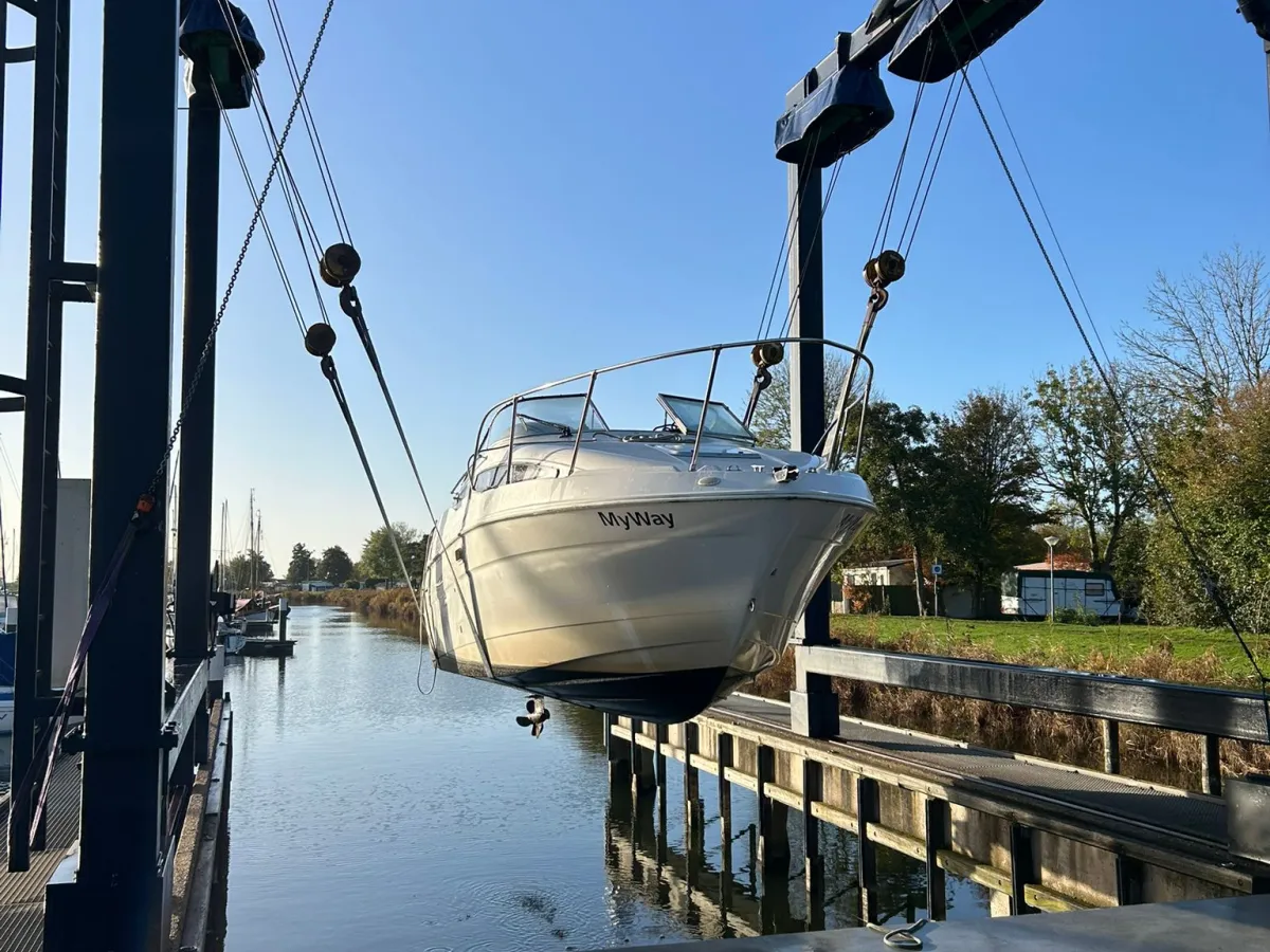 Polyester Speedboot Bayliner 2355