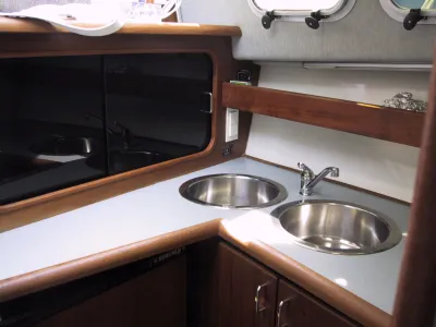 Polyester Motorboat Bayliner 3288 Photo 6