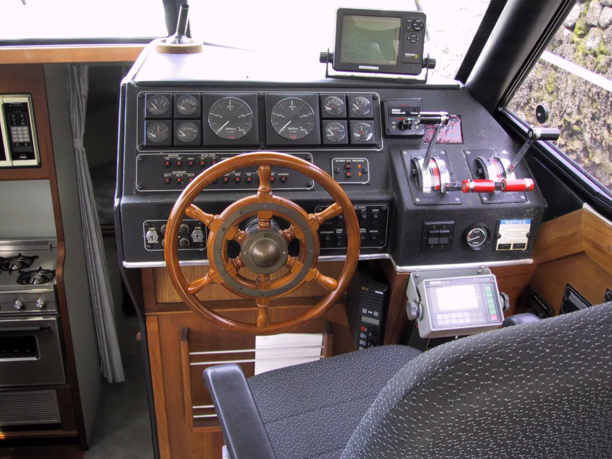 Polyester Motorboat Bayliner 3288