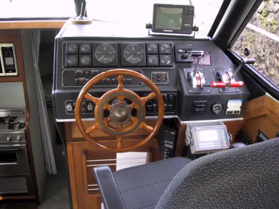 Polyester Motorboat Bayliner 3288 Photo 2