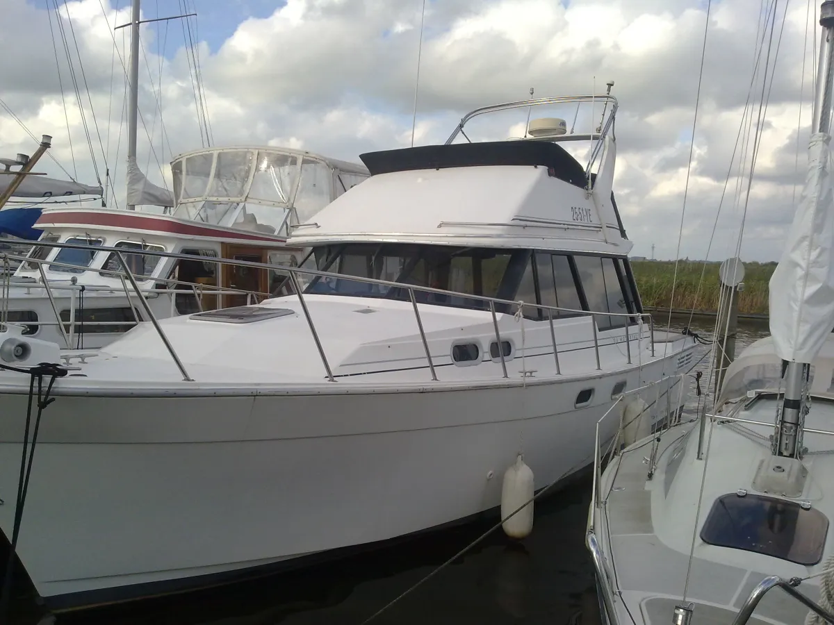Polyester Motorboat Bayliner 3288