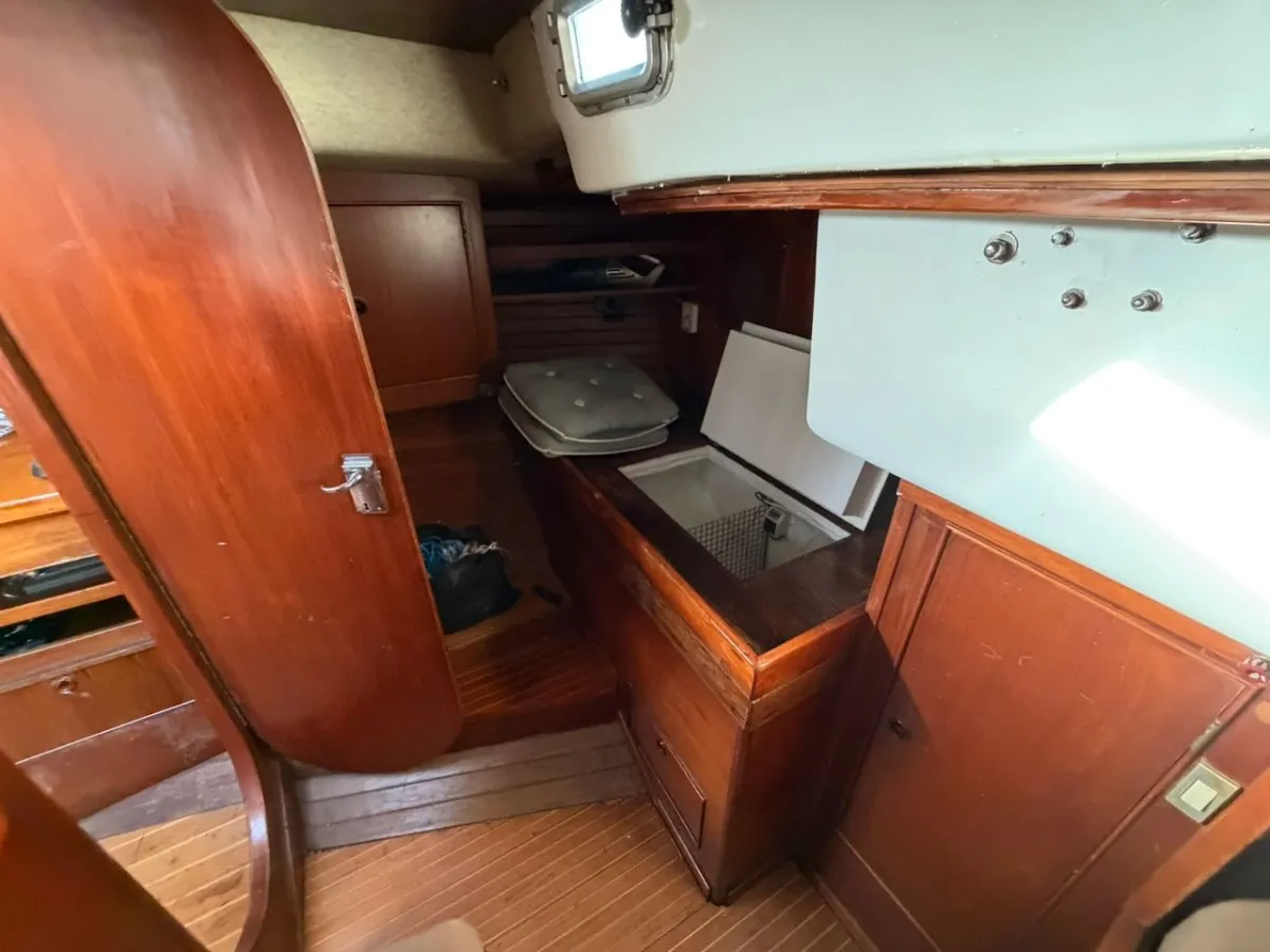 Polyester Sailboat Standfast 40S