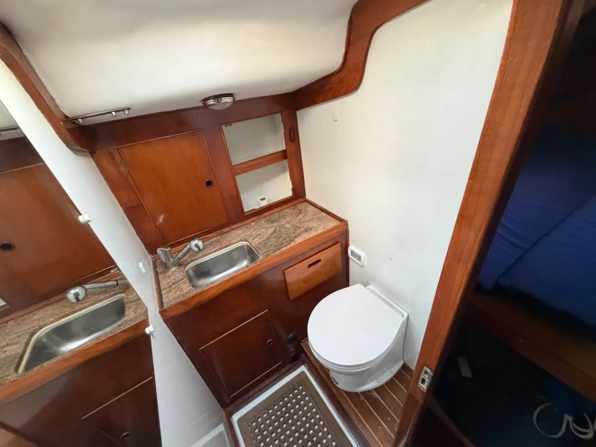 Polyester Sailboat Standfast 40S