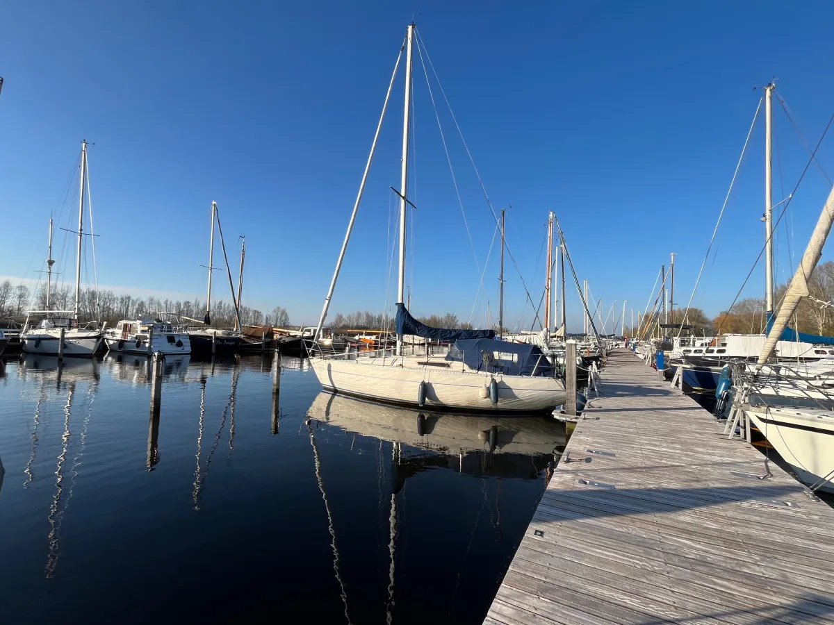 Polyester Sailboat Beneteau First 30