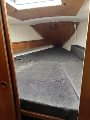 Polyester Sailboat Beneteau First 30 Photo 10