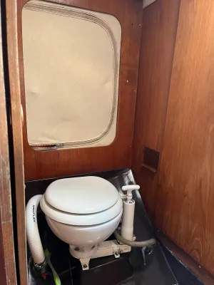 Polyester Sailboat Beneteau First 30 Photo 11
