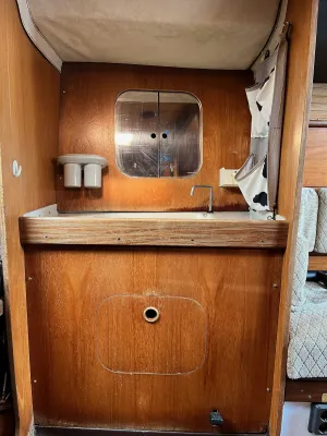 Polyester Sailboat Beneteau First 30 Photo 8