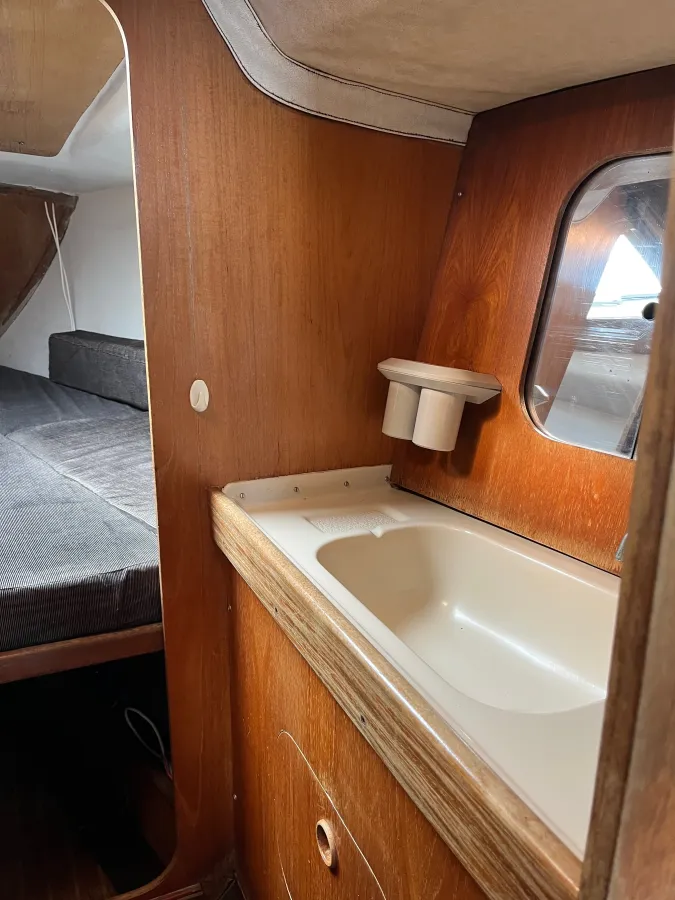 Polyester Sailboat Beneteau First 30