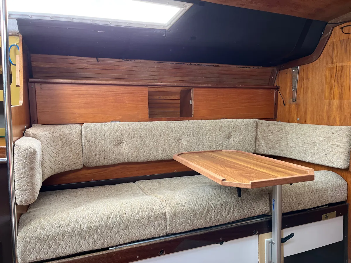 Polyester Sailboat Beneteau First 30