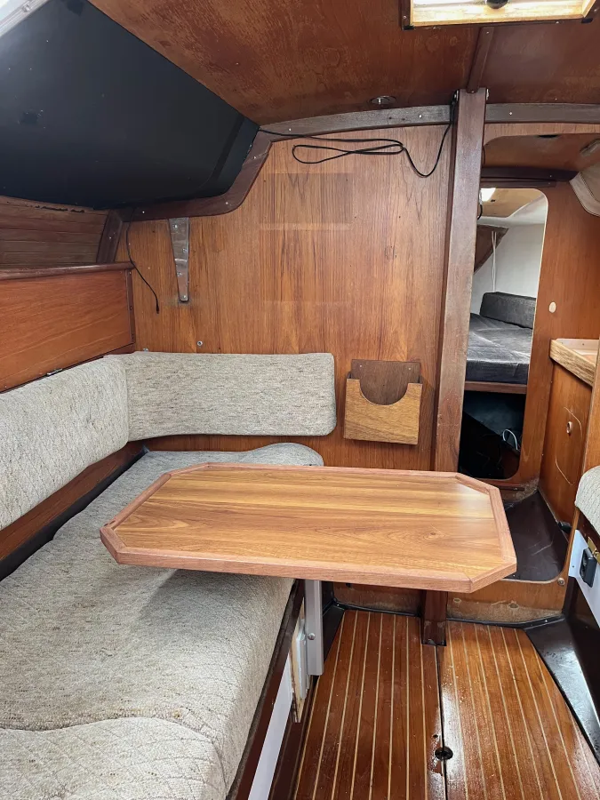 Polyester Sailboat Beneteau First 30