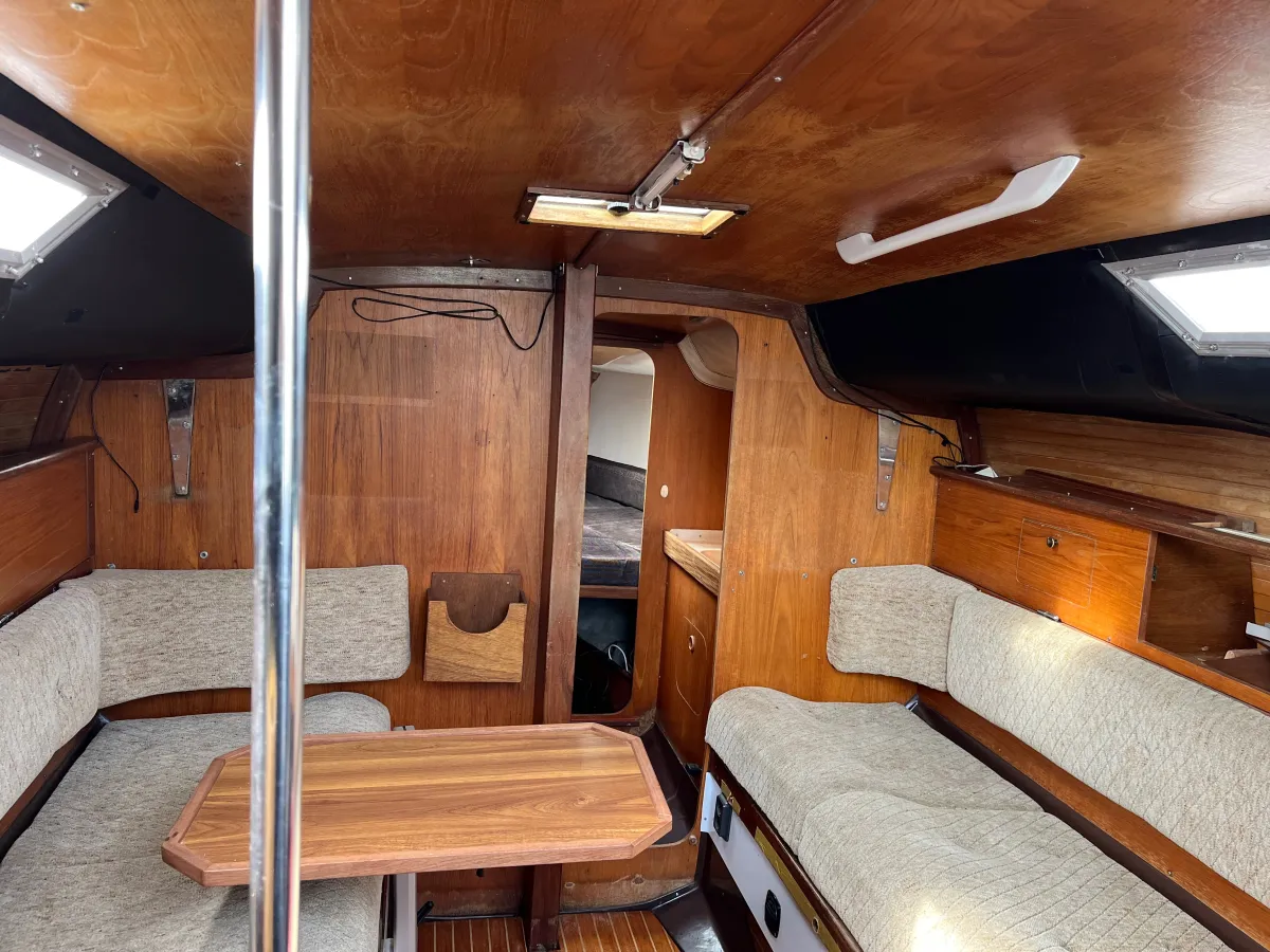 Polyester Sailboat Beneteau First 30