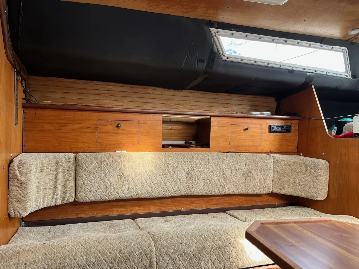 Polyester Sailboat Beneteau First 30
