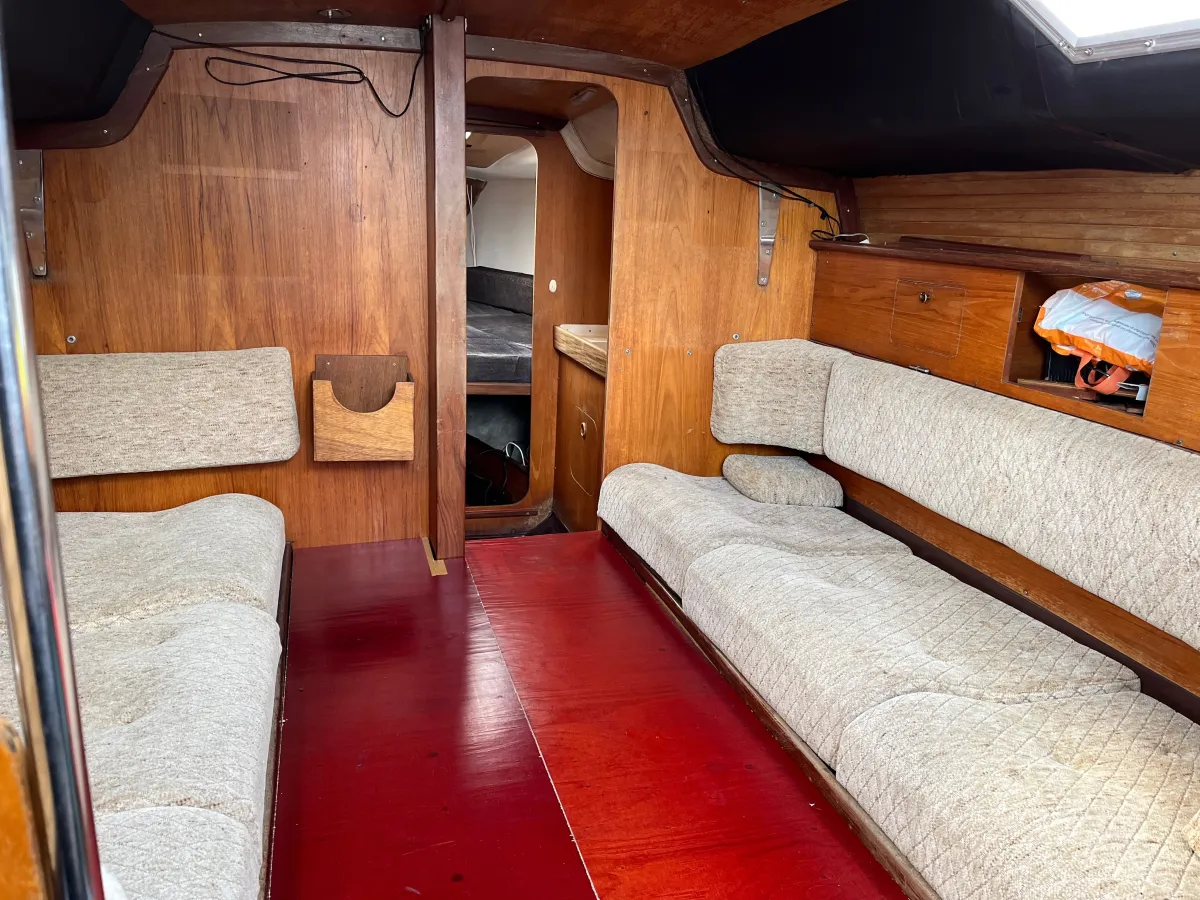 Polyester Sailboat Beneteau First 30