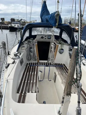 Polyester Sailboat Beneteau First 30 Photo 23