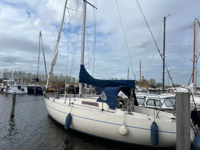 Polyester Sailboat Beneteau First 30 Photo 24