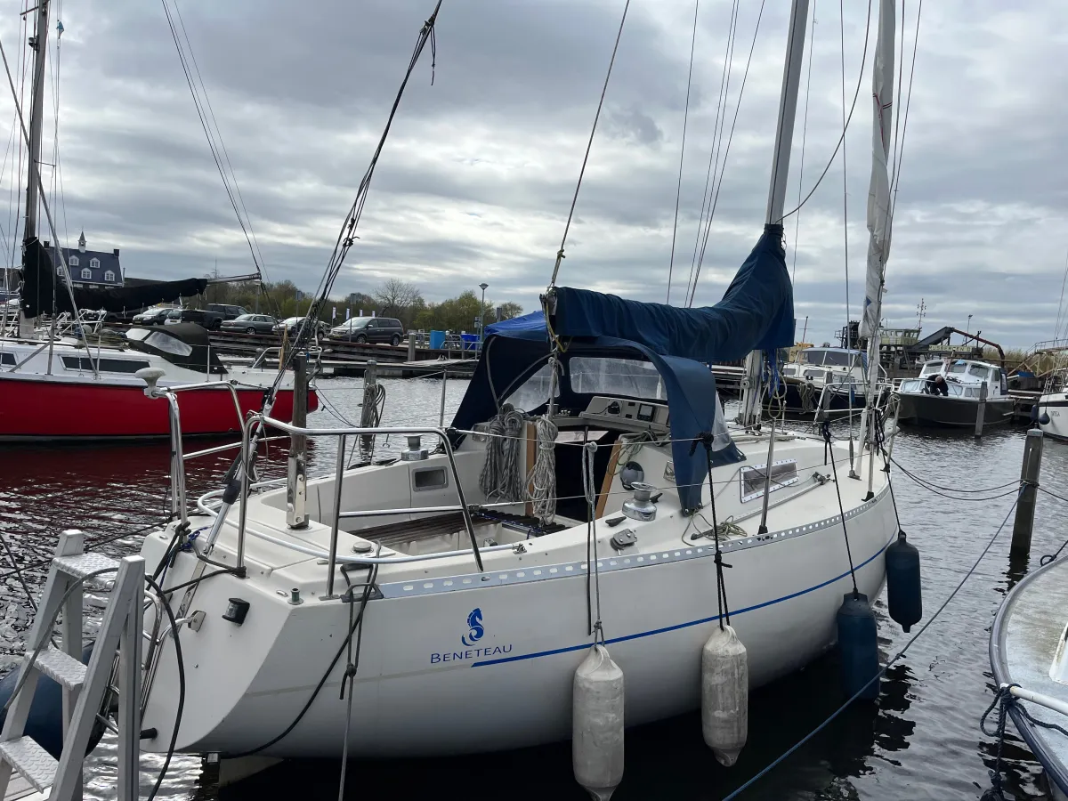 Polyester Sailboat Beneteau First 30