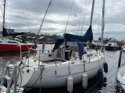 Polyester Sailboat Beneteau First 30 Photo 2