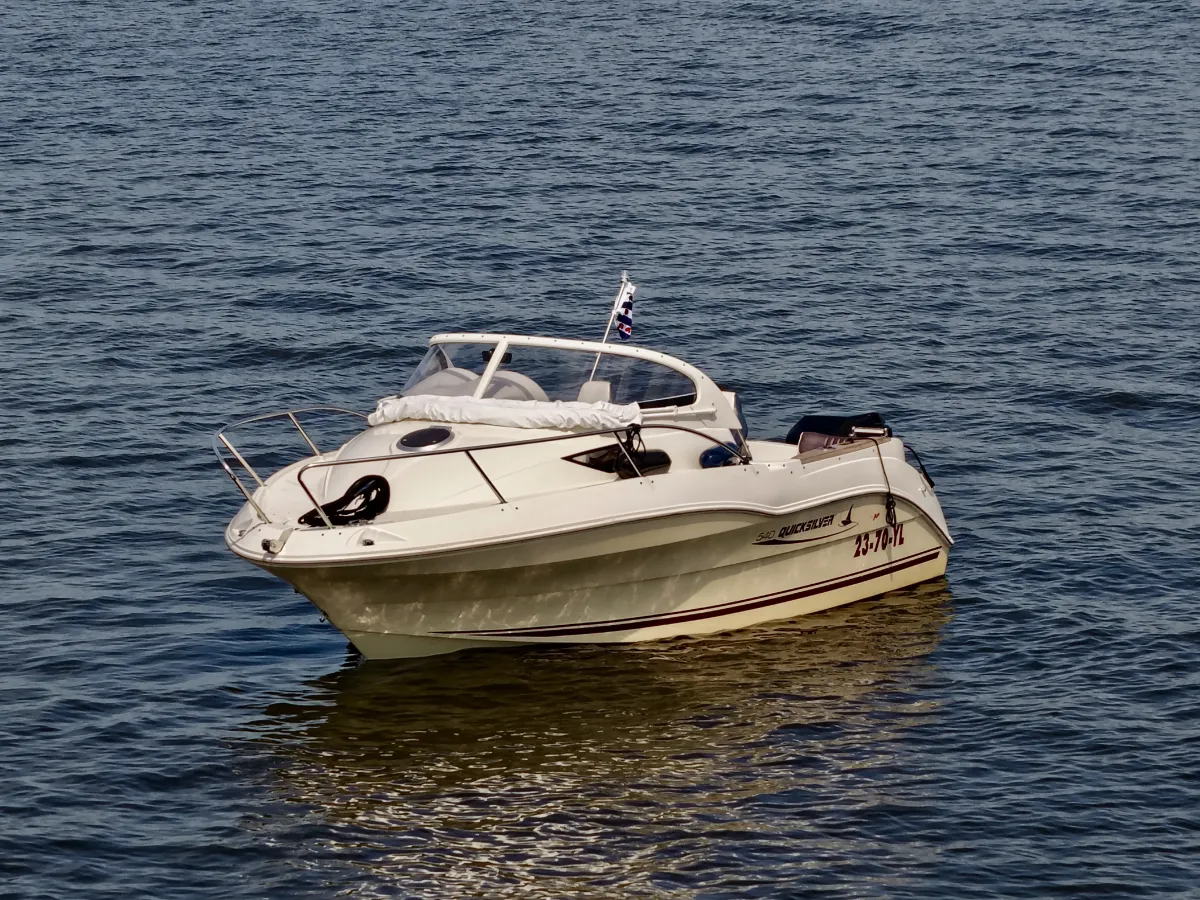 Polyester Bateau de console Quicksilver 540 Cabin