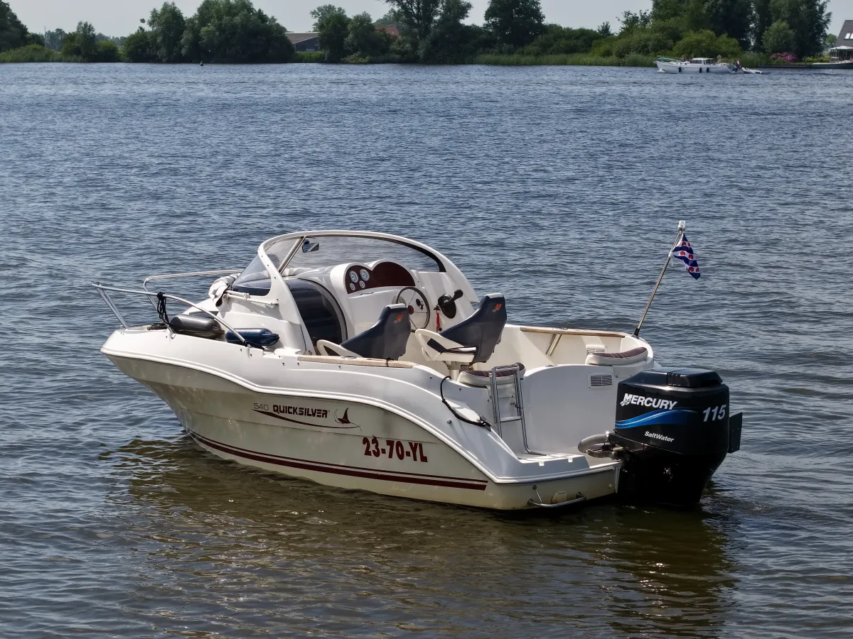 Polyester Bateau de console Quicksilver 540 Cabin