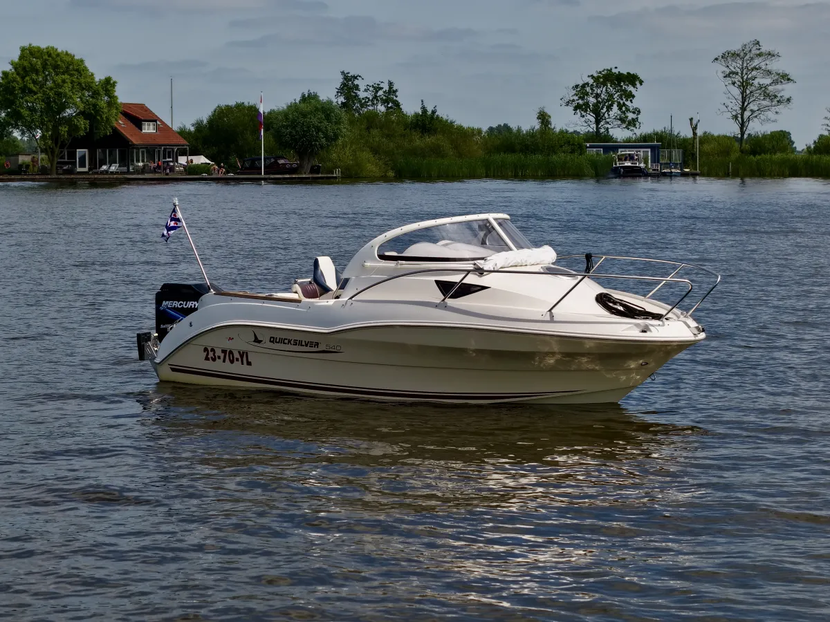 Polyester Bateau de console Quicksilver 540 Cabin
