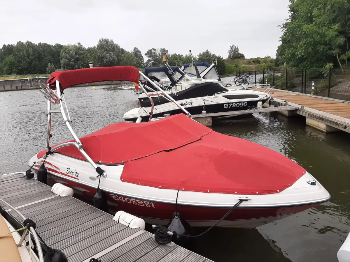Composite Motorboat Four Winns Horizon 190