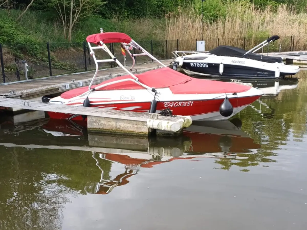 Composite Motorboat Four Winns Horizon 190