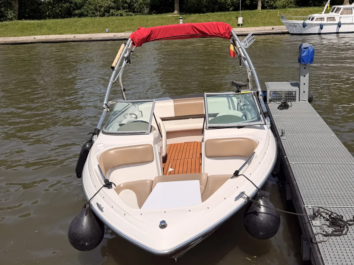 Composite Motorboat Four Winns Horizon 190