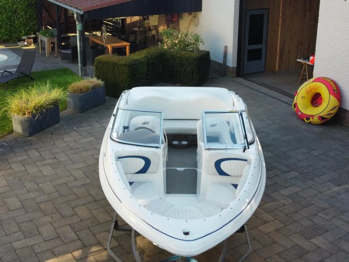 Polyester Speedboat Glastron SX175