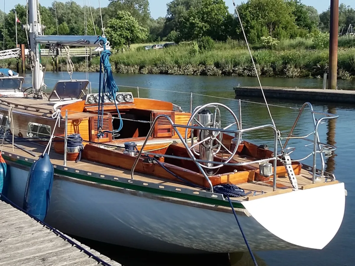 Polyester Sailboat Narval 38