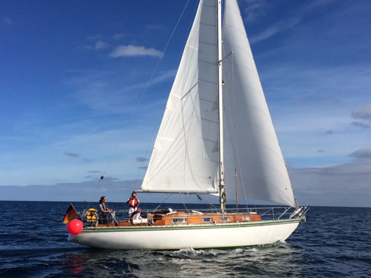 Polyester Sailboat Narval 38