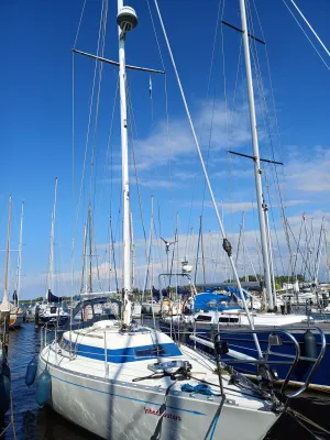 Polyester Sailboat Standfast 33 Photo 2