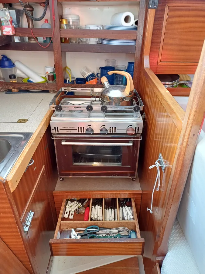 Polyester Sailboat Standfast 33