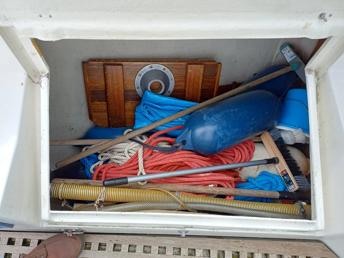 Polyester Sailboat Standfast 33