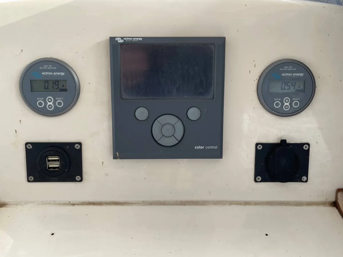 Composite Motorboat Aquilon 800 Solar-electric