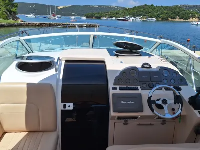 Other material Motorboat Sealine S29 Photo 3