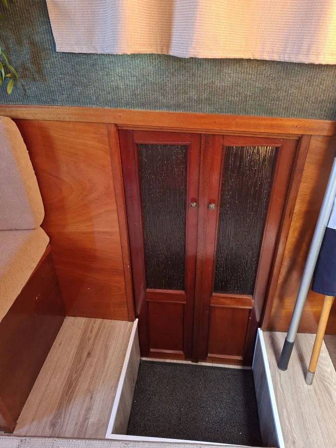 Steel Motorboat Crown kruiser 970