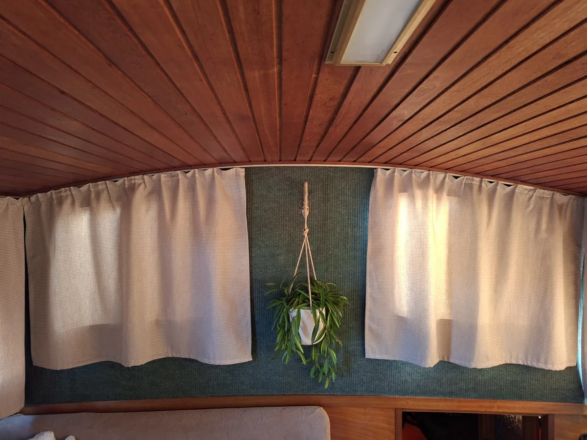 Steel Motorboat Crown kruiser 970