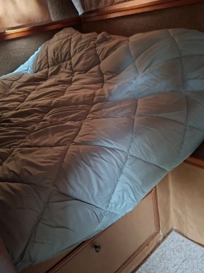 Steel Motorboat Crown kruiser 970