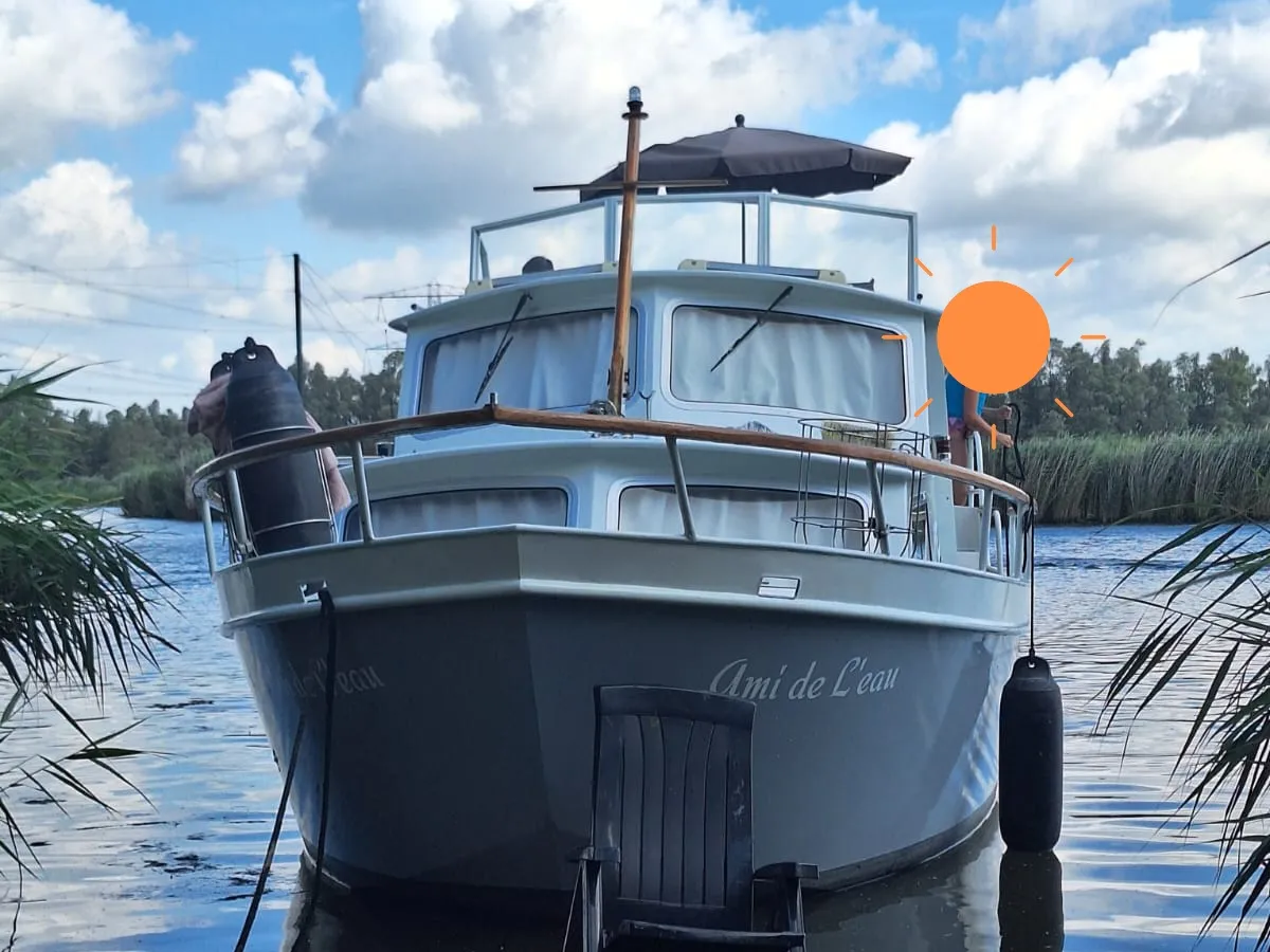 Steel Motorboat Crown kruiser 970